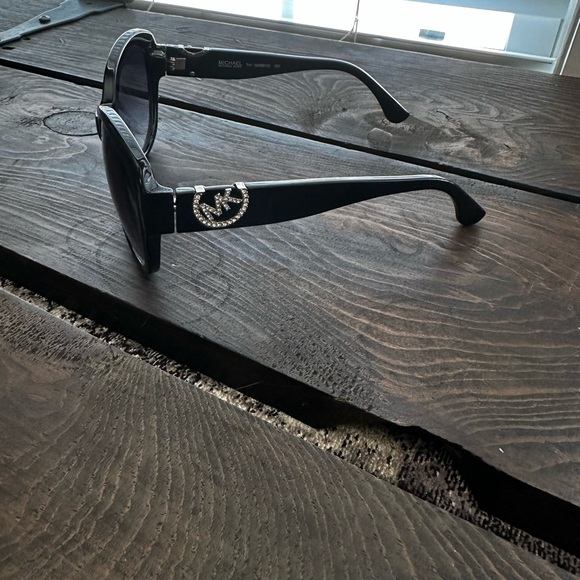 Michael Kors Tori sunglasses - Picture 2 of 2